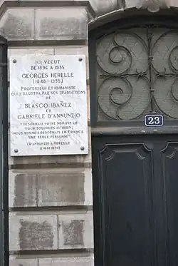 Plaque au 23, rue Vieille-Boucherie en l'honneur de Georges Hérelle.