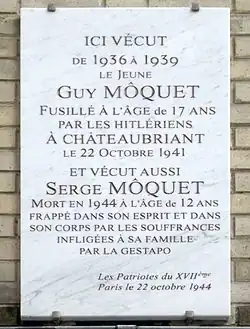 La plaque du premier étage.