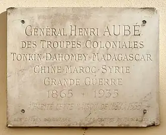 Plaque au no&nbsp;7 bis.