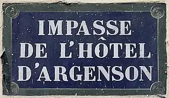 Voir la plaque.