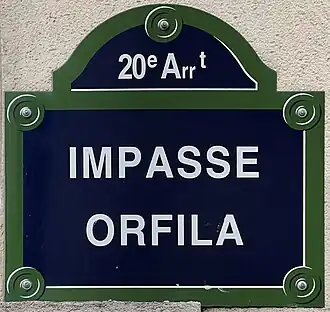 Voir la plaque.