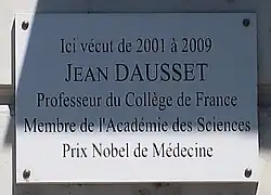 Plaque au no&nbsp;44.