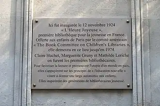 Ici fut inaugurée le 12 novembre 1924 "l'Heure Joyeuse", première bibliothèque pour la jeunesse en France. Offerte aux enfants de Paris par le comité américain "The Book Comittee on Children's Librairies", elle demeura en ce lieu jusqu'en 1974. Claire Huchet, Marguerite Gruny et Mathilde Leriche en furent les premières bibliothécaires.