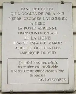 Plaque au no&nbsp;79 bis en hommage au pionnier de l'aviation Pierre-Georges Latécoère.