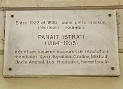 Plaque au no&nbsp;24 en hommage à Panaït Istrati.
