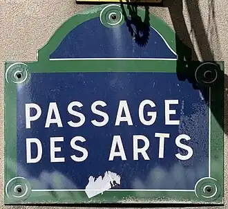 Voir la plaque.
