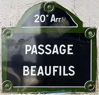 Voir la plaque.