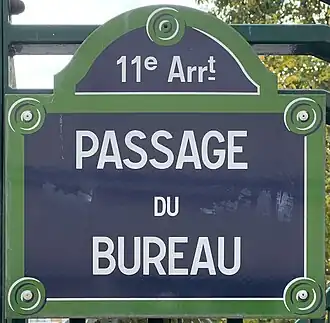 Voir la plaque.