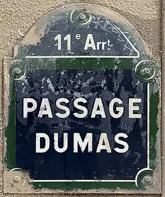 Voir la plaque.