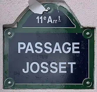 Voir la plaque.