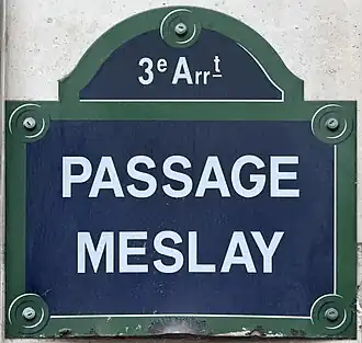 Voir la plaque.