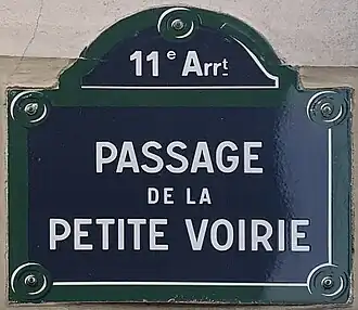 Voir la plaque.