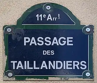 Voir la plaque.