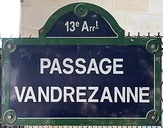 Voir la plaque.