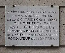 Plaque en son honneur sur le lieu de sa mort.