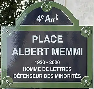 Voir la plaque.