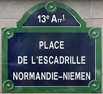Voir la plaque.