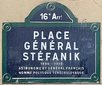 Voir la plaque.