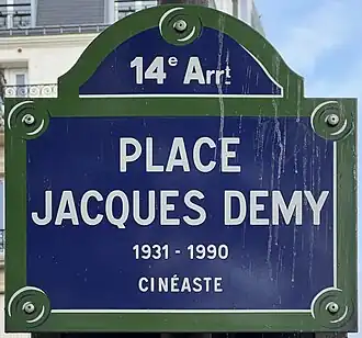 Voir la plaque.