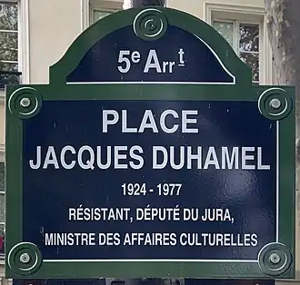 Voir la plaque.
