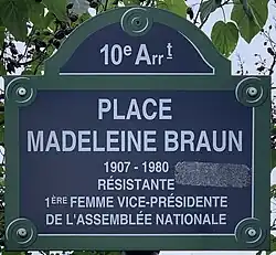 Voir la plaque.