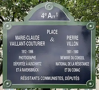 Plaque de la place avec les deux noms.