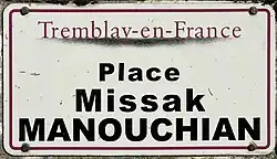Photographie du panneau de la place Missak Manouchian de Tremblay-en-France.