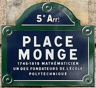 Voir la plaque.