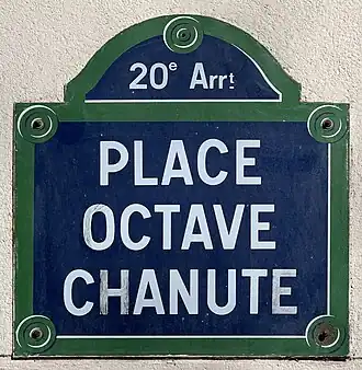 Voir la plaque.