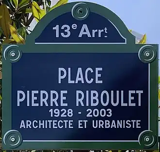 Voir la plaque.