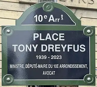 Voir la plaque.