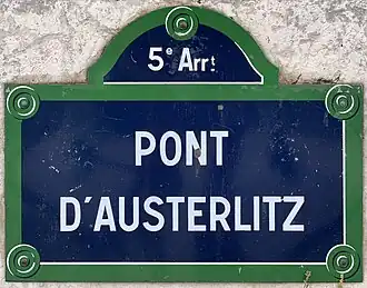 Voir la plaque.