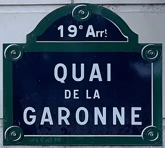 Voir la plaque.
