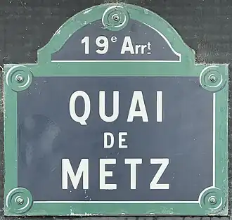 Voir la plaque.