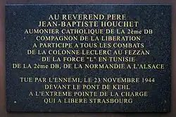 Plaque à la mémoire du R.P. Jean-Baptiste Houchet près du tank Sherman Cherbourg au port du Rhin de Strasbourg (Bas-Rhin).