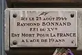 Plaque no 105 commémorant la mort du FFI Raymond Bonnand en 1944.