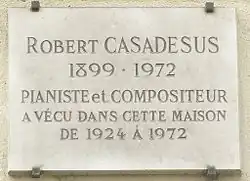 Plaque au no&nbsp;54 à la mémoire de Robert Casadesus.