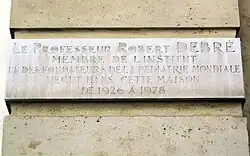 Robert Debré vécut au no 5 de 1926 à 1978.