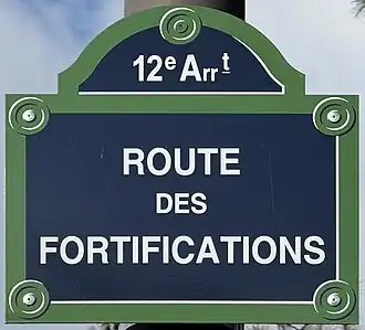Voir la plaque.