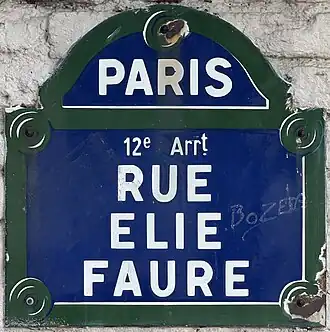 Voir la plaque.