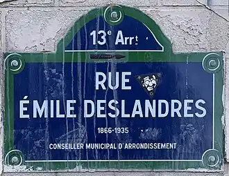 Voir la plaque.
