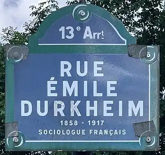 Voir la plaque.
