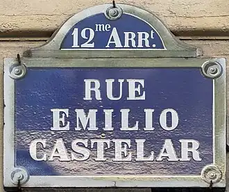 Voir la plaque.