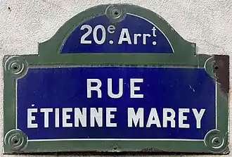 Voir la plaque.