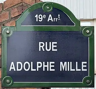 Voir la plaque.