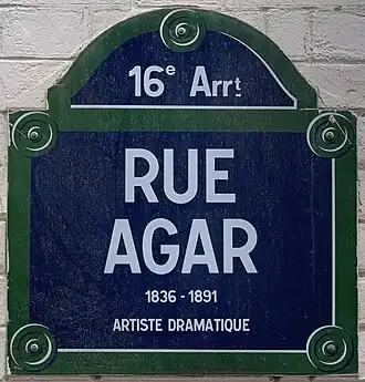 Voir la plaque.