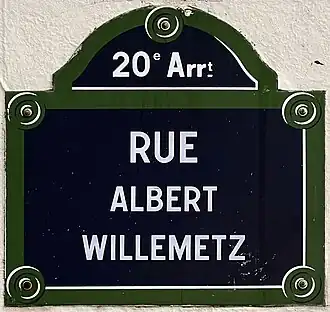 Voir la plaque.