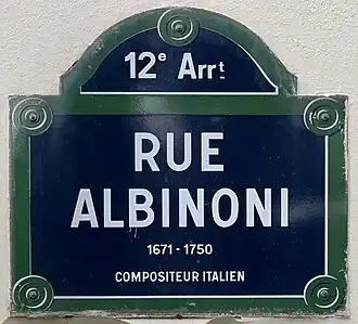 Voir la plaque.