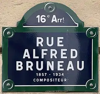 Voir la plaque.