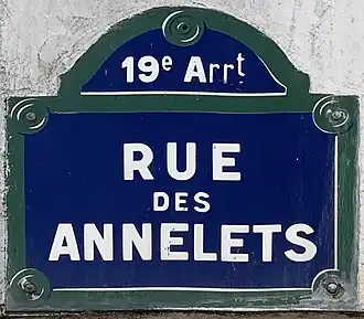 Voir la plaque.